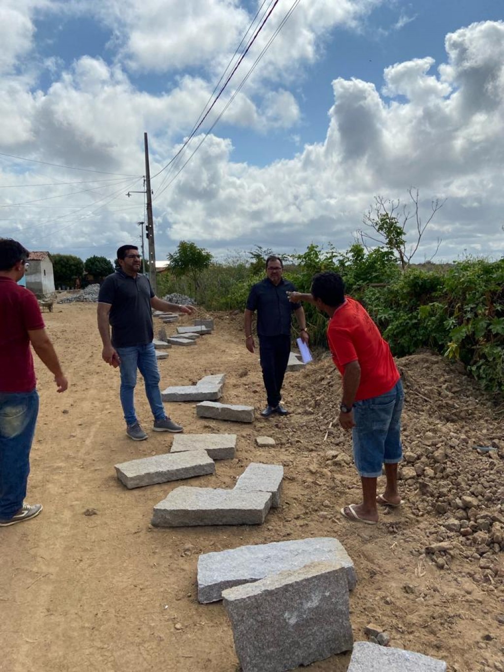 Prefeito Jarson acompanha obra de Pavimentação em Paralelepípedo.