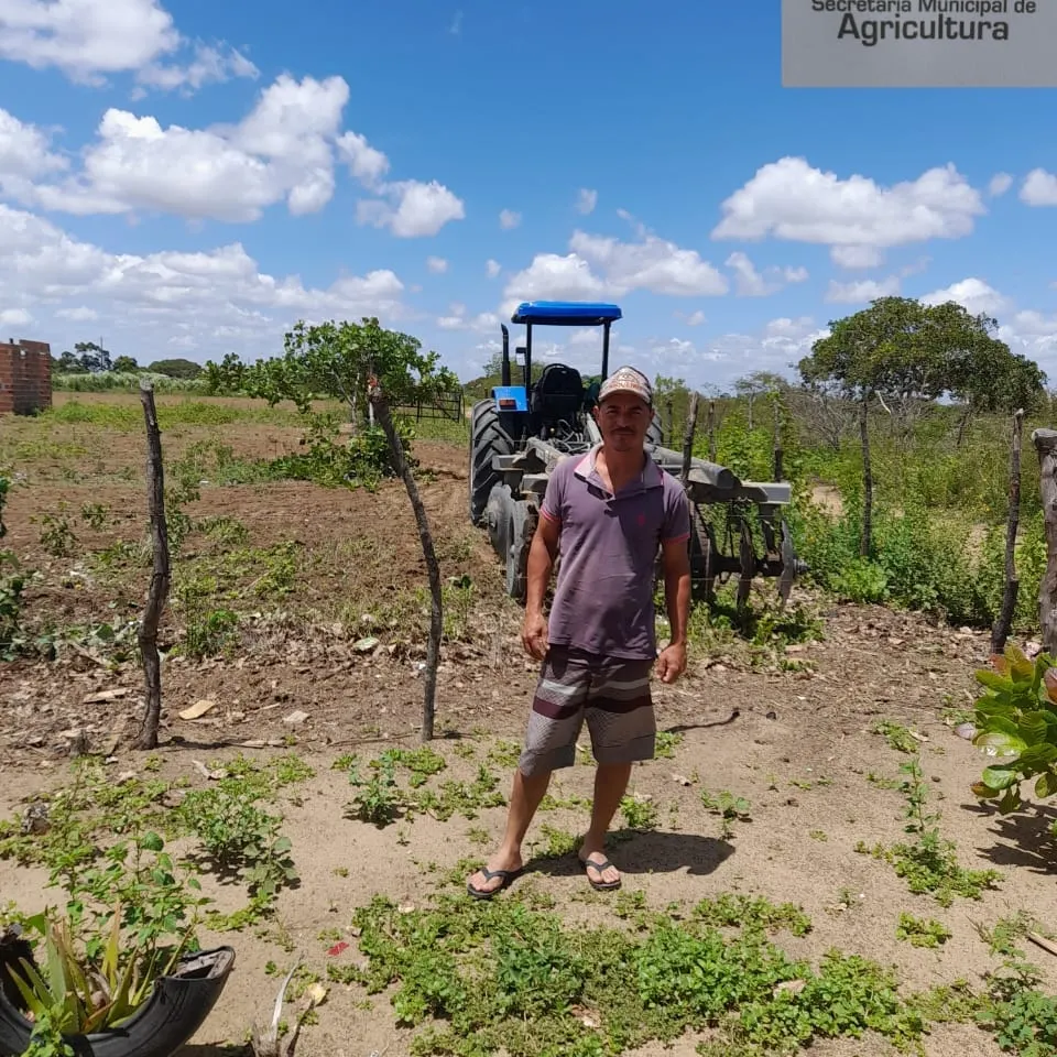 Prefeitura de Nova Floresta realiza serviços de cortes de terra na zona rural