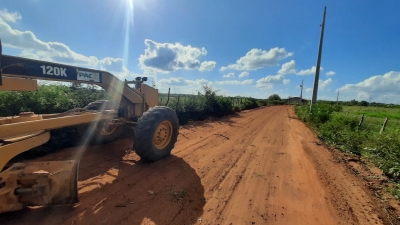 Prefeito Jarson acompanha trabalhos de recuperação de estradas vicinais na zona rural
