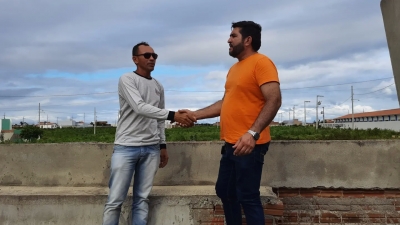 Prefeito Jarson acompanha retomada das obras de ginásio