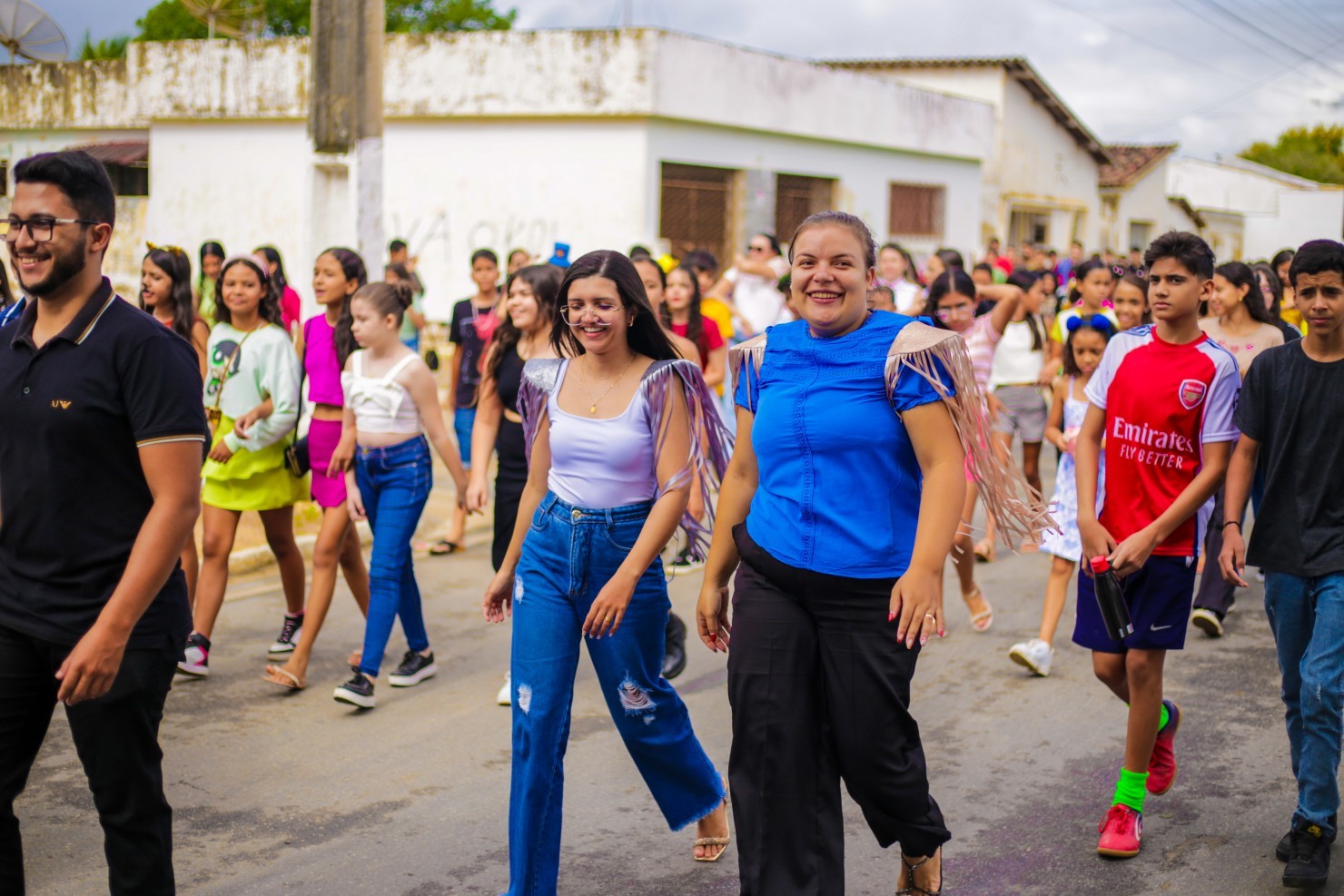 Bloco Escola Folia leva animação e alegria às ruas de Nova Floresta