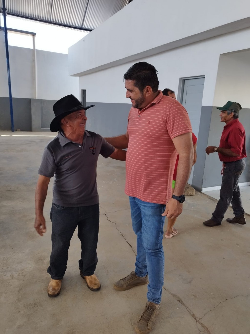 Prefeitura de Nova Floresta realiza Forró dos Idosos especial de Dia dos Pais e entrega fardamentos