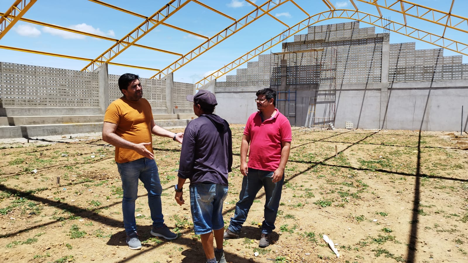 Prefeito Jarson acompanha execução das obras do ginásio do bairro Alto da Floresta