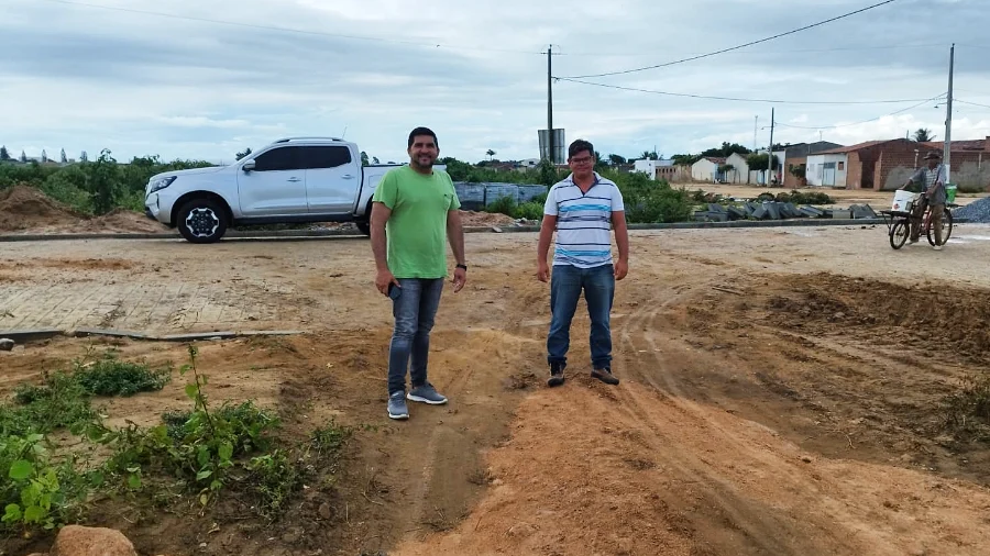 Prefeito Jarson acompanha obras de construção do novo cemitério