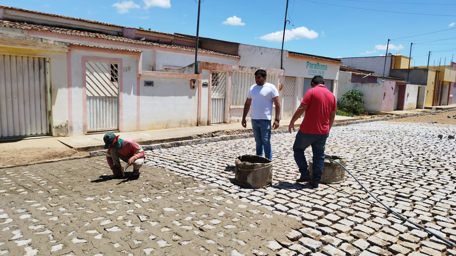 Prefeito Jarson acompanha obras de pavimentação da rua Antônio André dos Santos