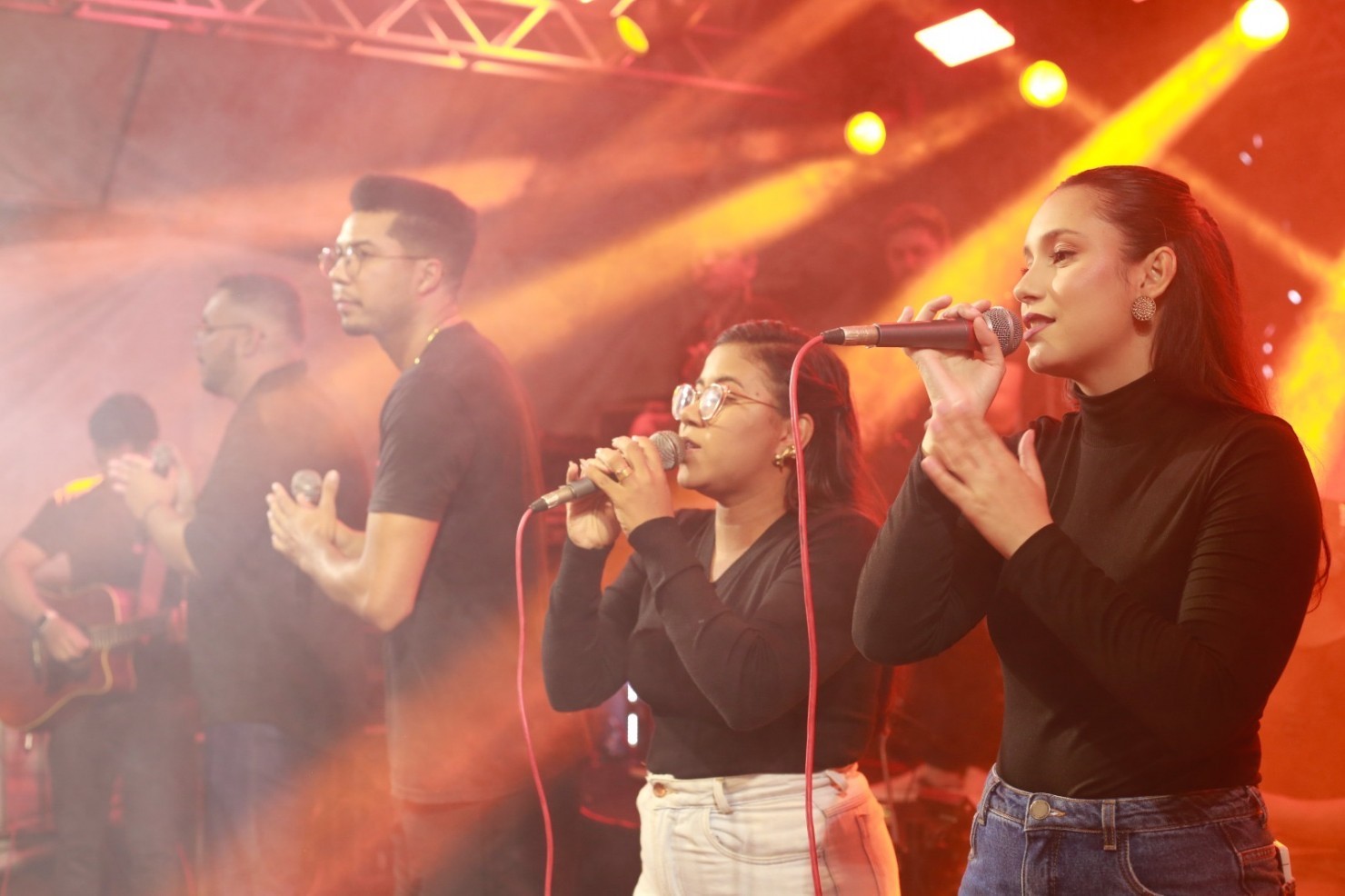 Show Católico com Padre Nilson Nunes reúne fiéis na programação dos 66 anos de Nova Floresta
