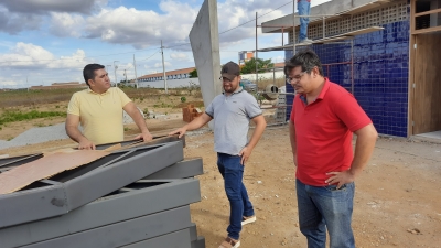 Prefeito Jarson acompanha obras de construção de ginásio do bairro Alto da Floresta