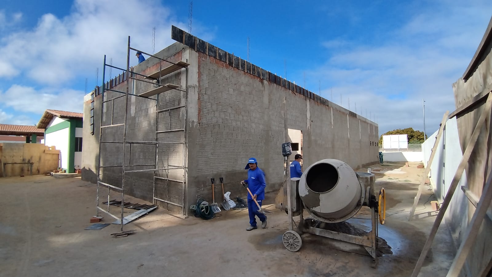 Prefeito Jarson acompanha obras de construção de Auditório