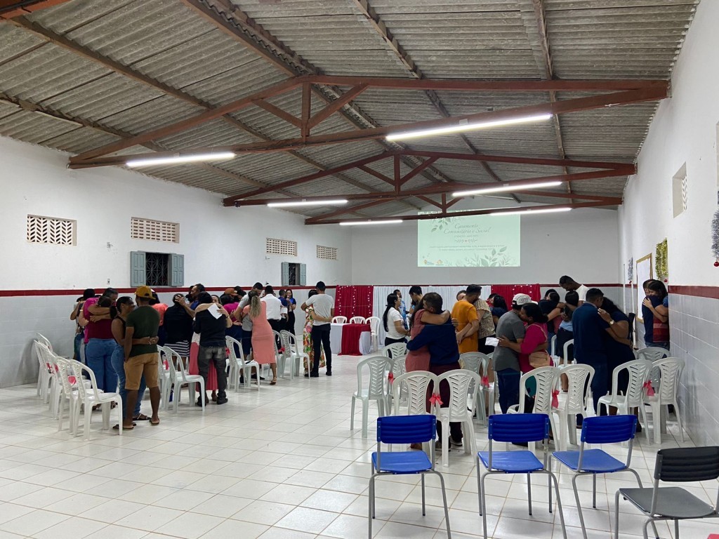 A Prefeitura de Nova Floresta promoveu um Encontro de Casais + Entrega de Convites para o Casamento Social e Comunitário.