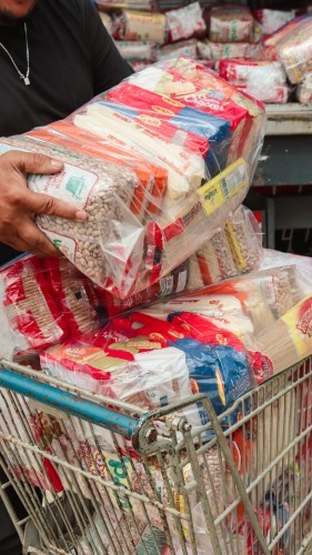 Prefeitura Conclui Licitação e Realiza Entrega de Cestas Básicas à Secretaria de Assistência Social