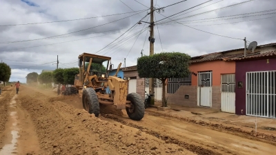 Rua Emídio Evaristo dos Santos começa a receber terraplenagem para pavimentação asfáltica da PB-151