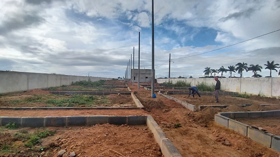 Prefeito Jarson acompanha obras de construção do novo cemitério