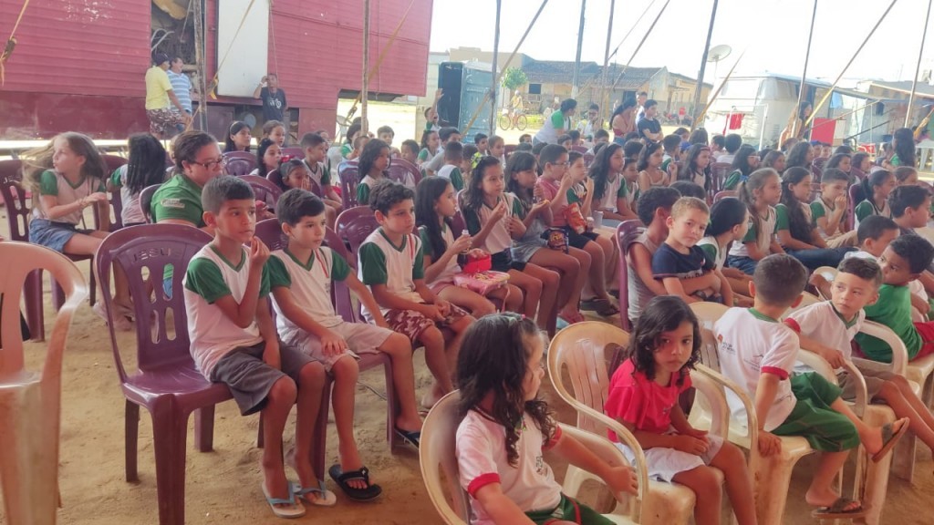 A Prefeitura Municipal de Nova Floresta juntamente com a Secretaria de Educação, promoveram uma manhã circense para os alunos das Escolas Municipais