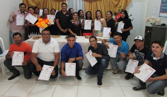 Secretaria de Assistência Social entrega certificados a formandos do Pronatec/Senai