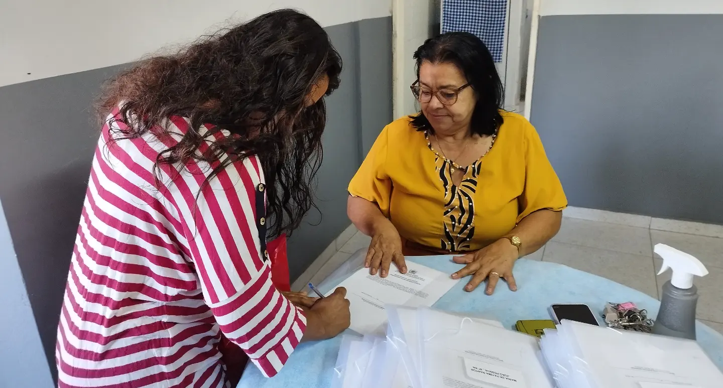 Prefeitura de Nova Floresta entrega cestas básicas na Secretaria de Assistência Social