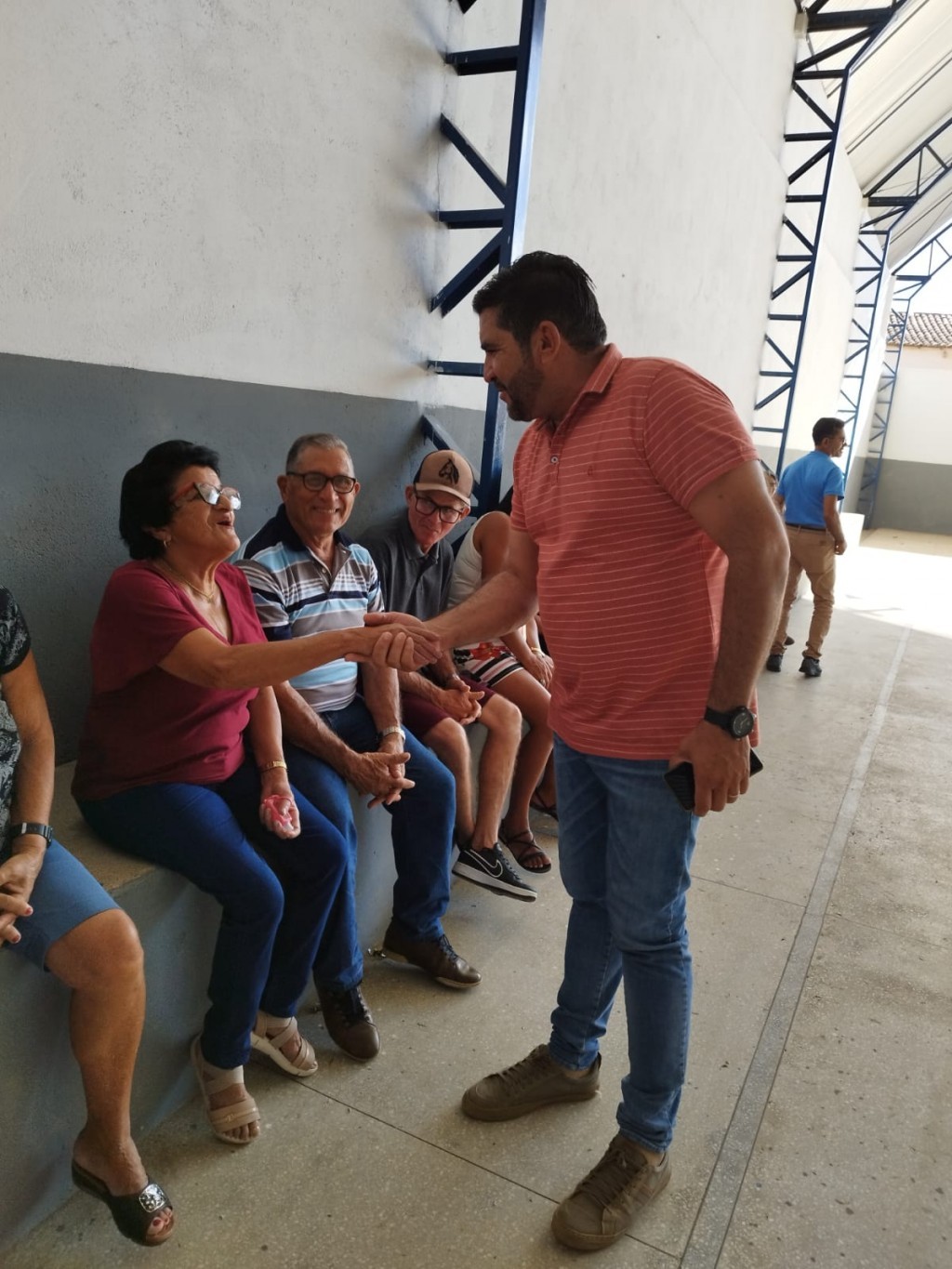 Prefeitura de Nova Floresta realiza Forró dos Idosos especial de Dia dos Pais e entrega fardamentos