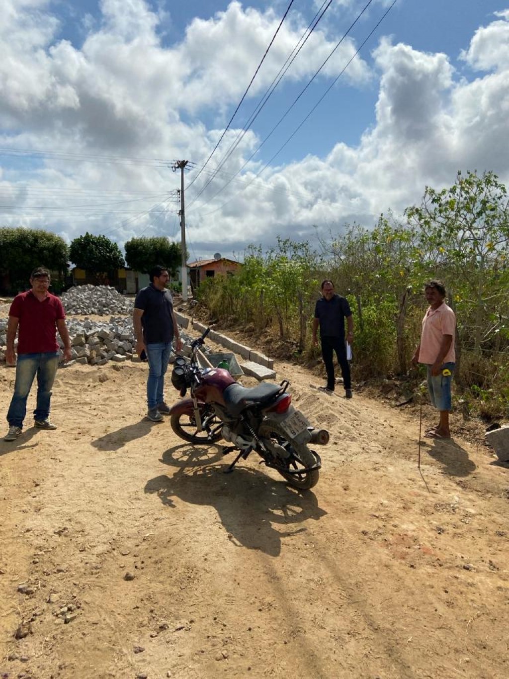 Prefeito Jarson acompanha obra de Pavimentação em Paralelepípedo.