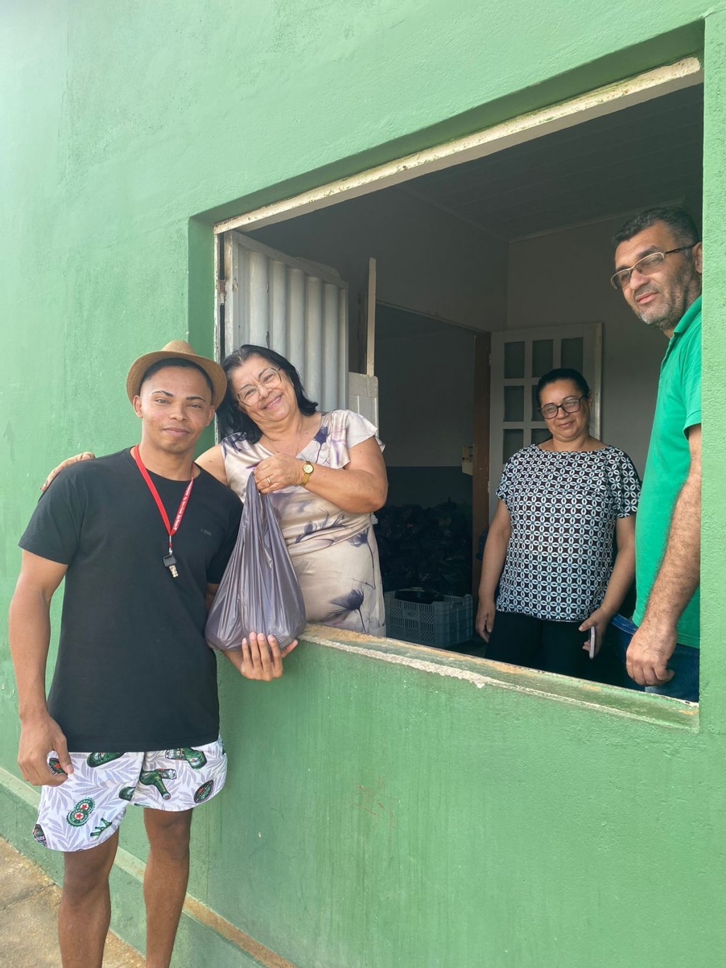 Secretaria de Assistência Social promove entrega de Macaxeira e Limão através do PAA
