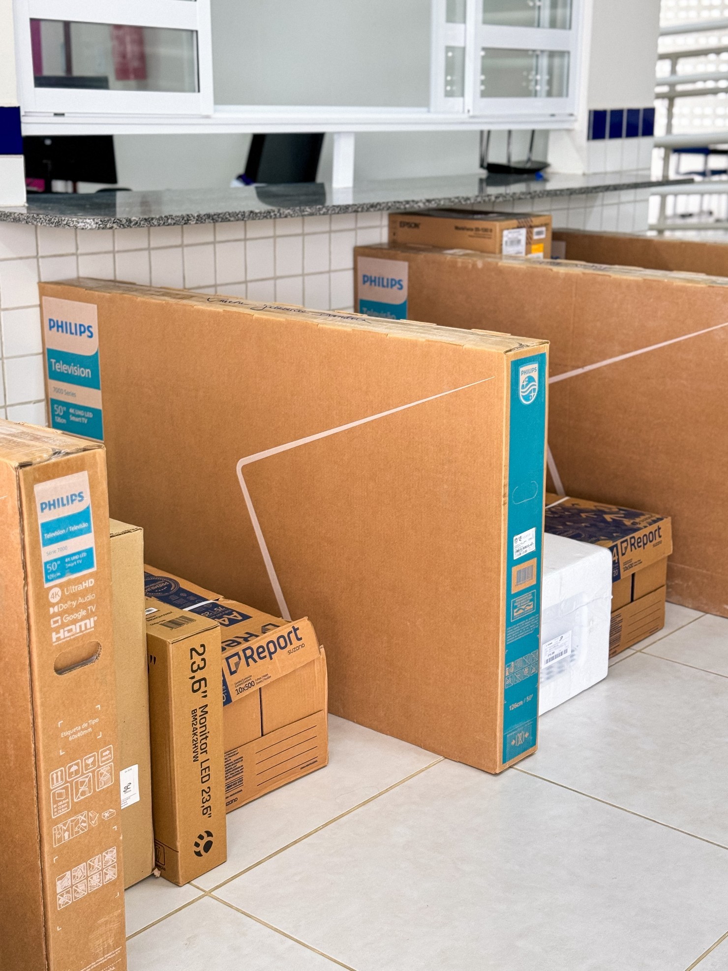 Escolas municipais de Nova Floresta recebem kits de tecnologia para fortalecer a educação