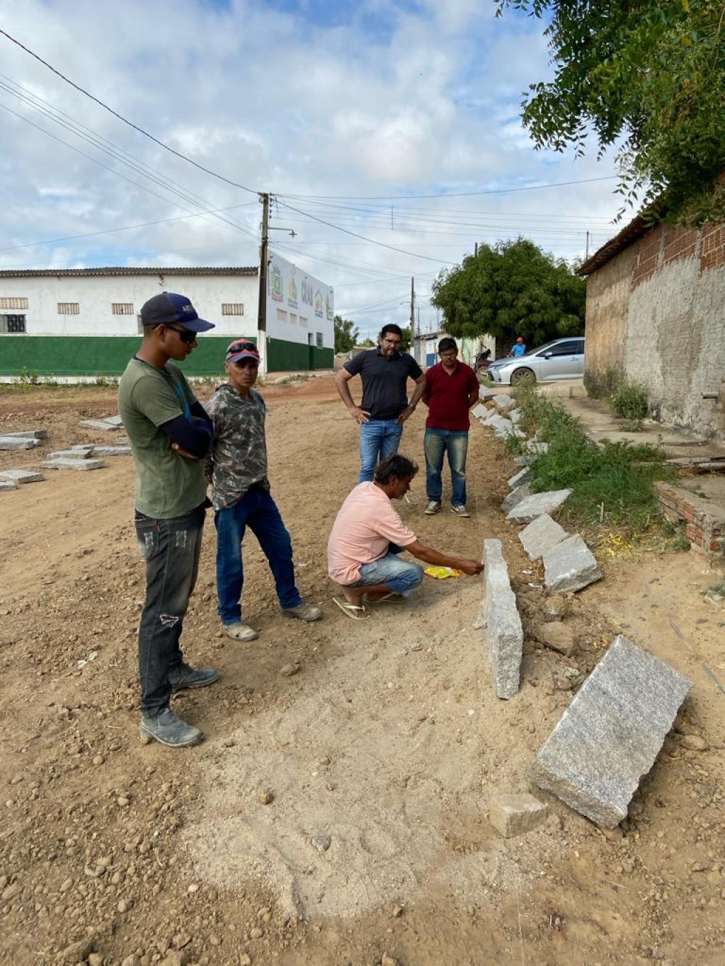 Prefeito Jarson acompanha obra de Pavimentação em Paralelepípedo.