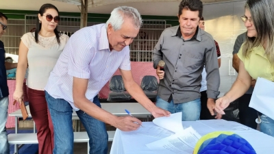 Prefeito Jarson assina ordens de serviço de pavimentações e retomada de ginásio