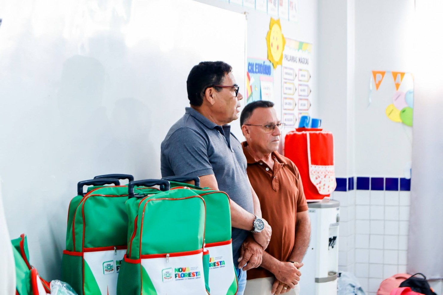 Prefeitura de Nova Floresta inicia distribuição de mais de 1.600 kits escolares para alunos da rede municipal