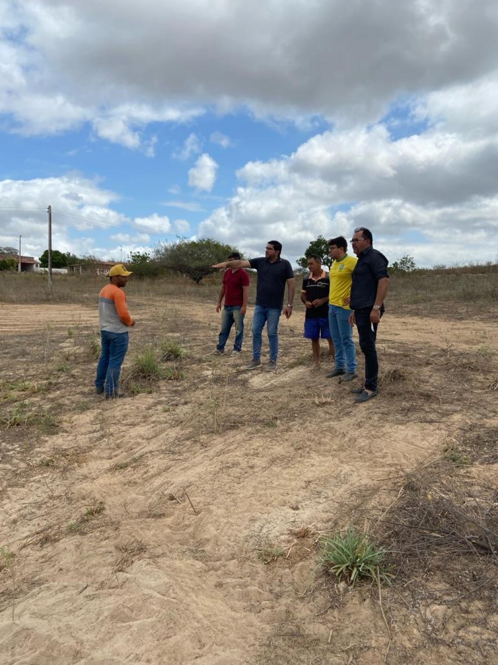 Prefeito Jarson acompanha limpeza de Reservatório na Caatinga