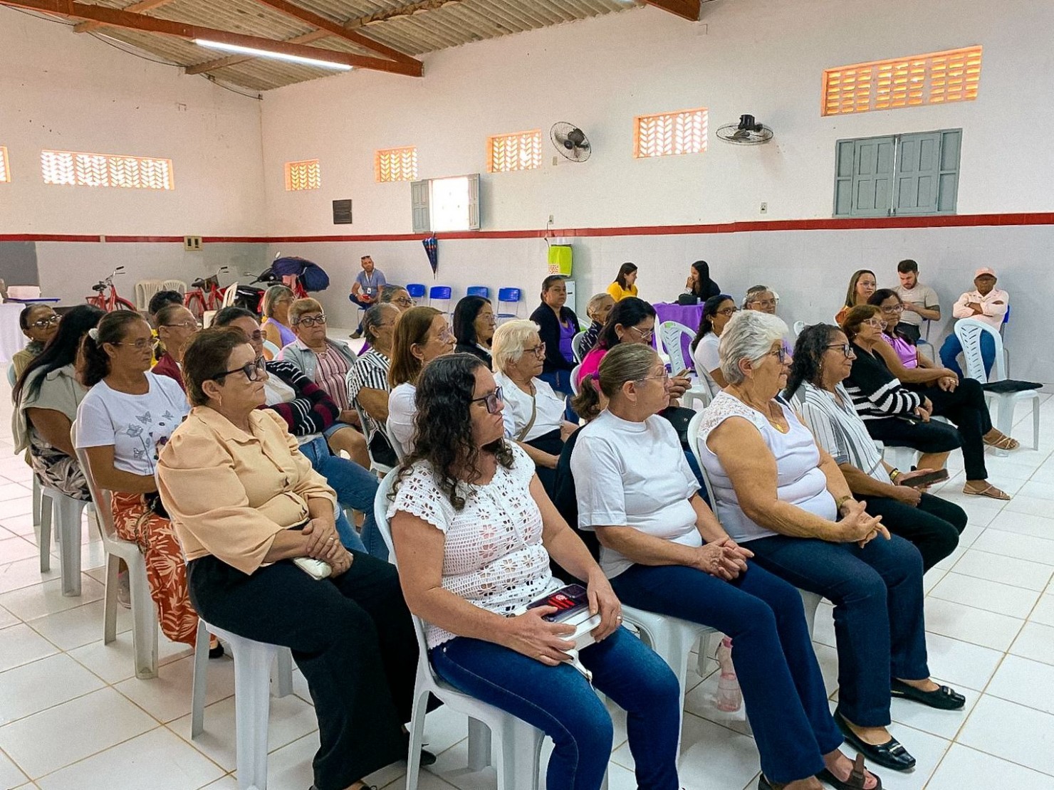 CRAS de Nova Floresta promove encontro do Agosto Lilás com palestra e serviços de saúde