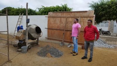 Prefeito Jarson acompanha obras de construção de Auditório anexo à Escola Delane Santos