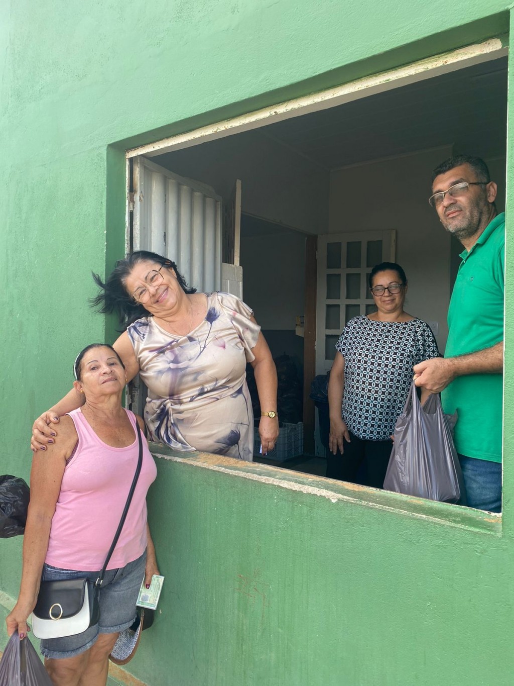 Secretaria de Assistência Social promove entrega de Macaxeira e Limão através do PAA