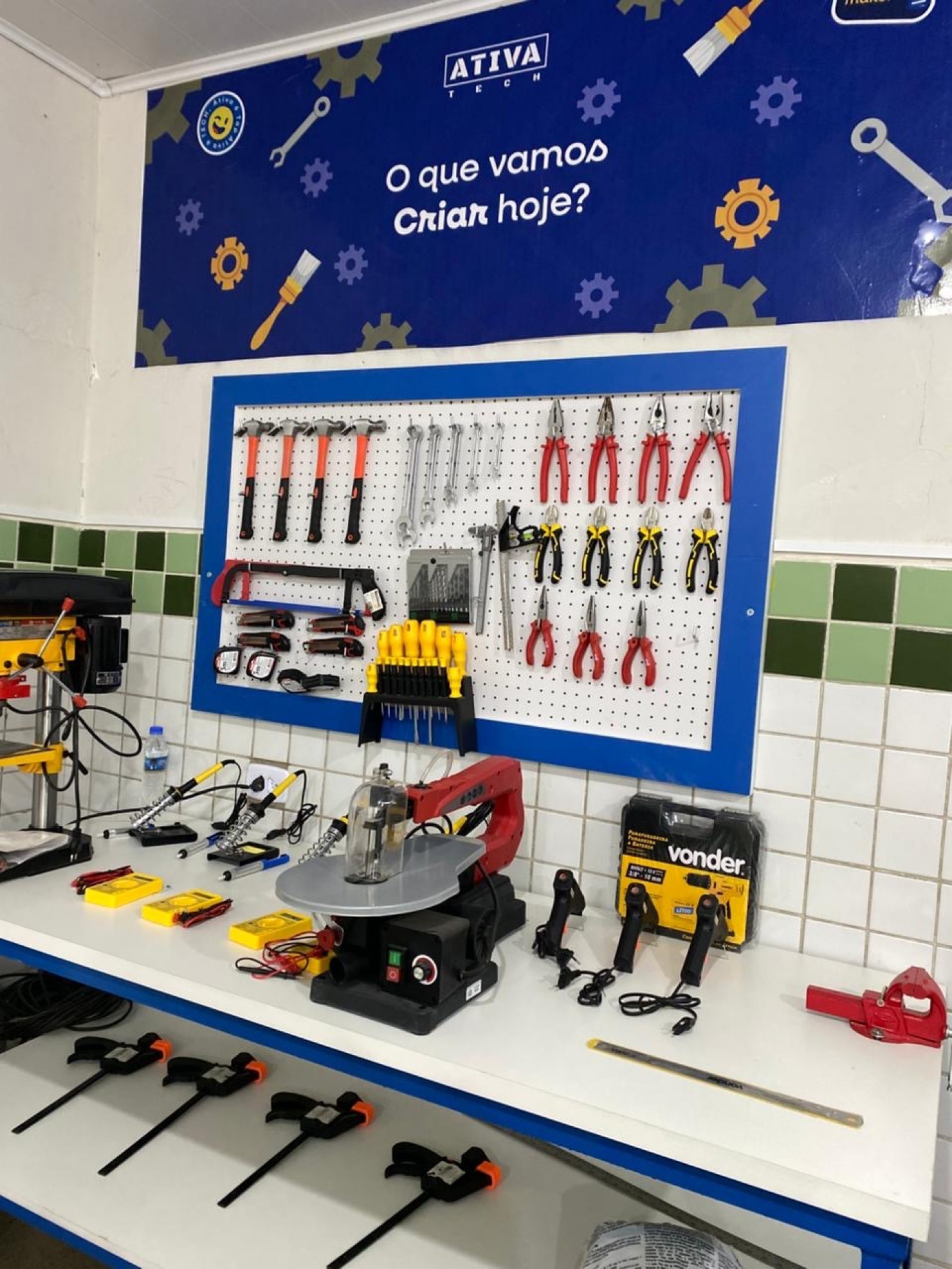 Professores participam de formação para uso da Sala Maker na Escola Papa Paulo VI