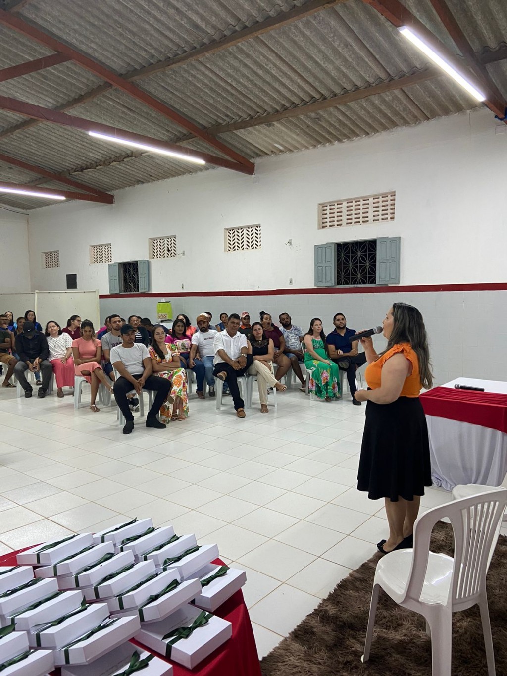 A Prefeitura de Nova Floresta promoveu um Encontro de Casais + Entrega de Convites para o Casamento Social e Comunitário.