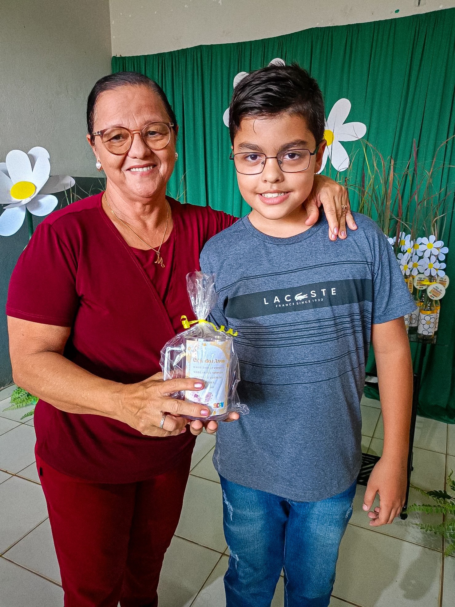 Chá dos Avós emociona usuários do SCFV com homenagens e música