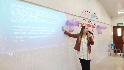 Secretária de Assistência Social de Nova Floresta realiza palestra na ECIT José Rolderick de Oliveira