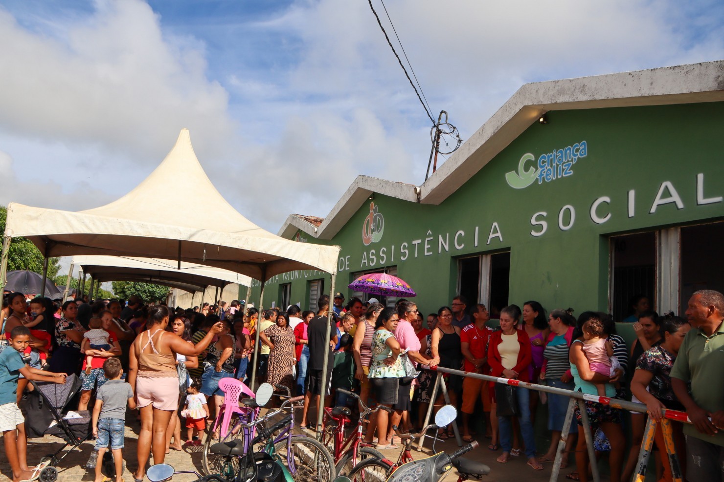 Prefeitura de Nova Floresta realiza entrega de peixe e coco da Semana Santa para a população