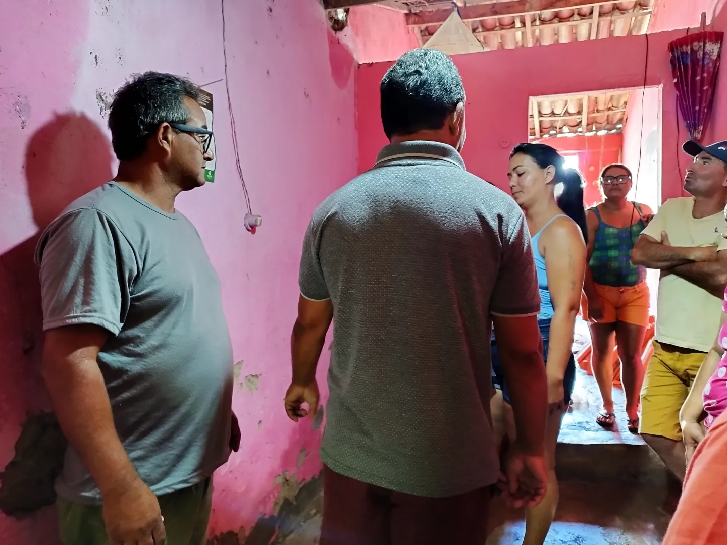 Prefeitura de Nova Floresta visita moradora prejudicada pelas chuvas para prestar assistência