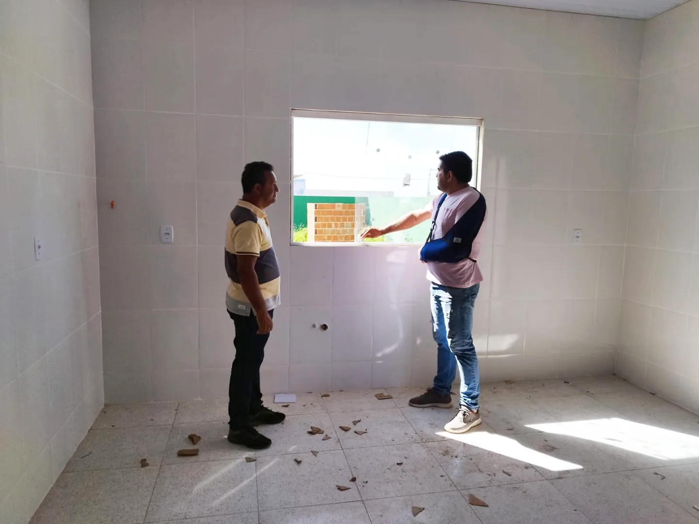 Prefeito Jarson acompanha andamento das obras de construção de creche no bairro Silvestre arcia