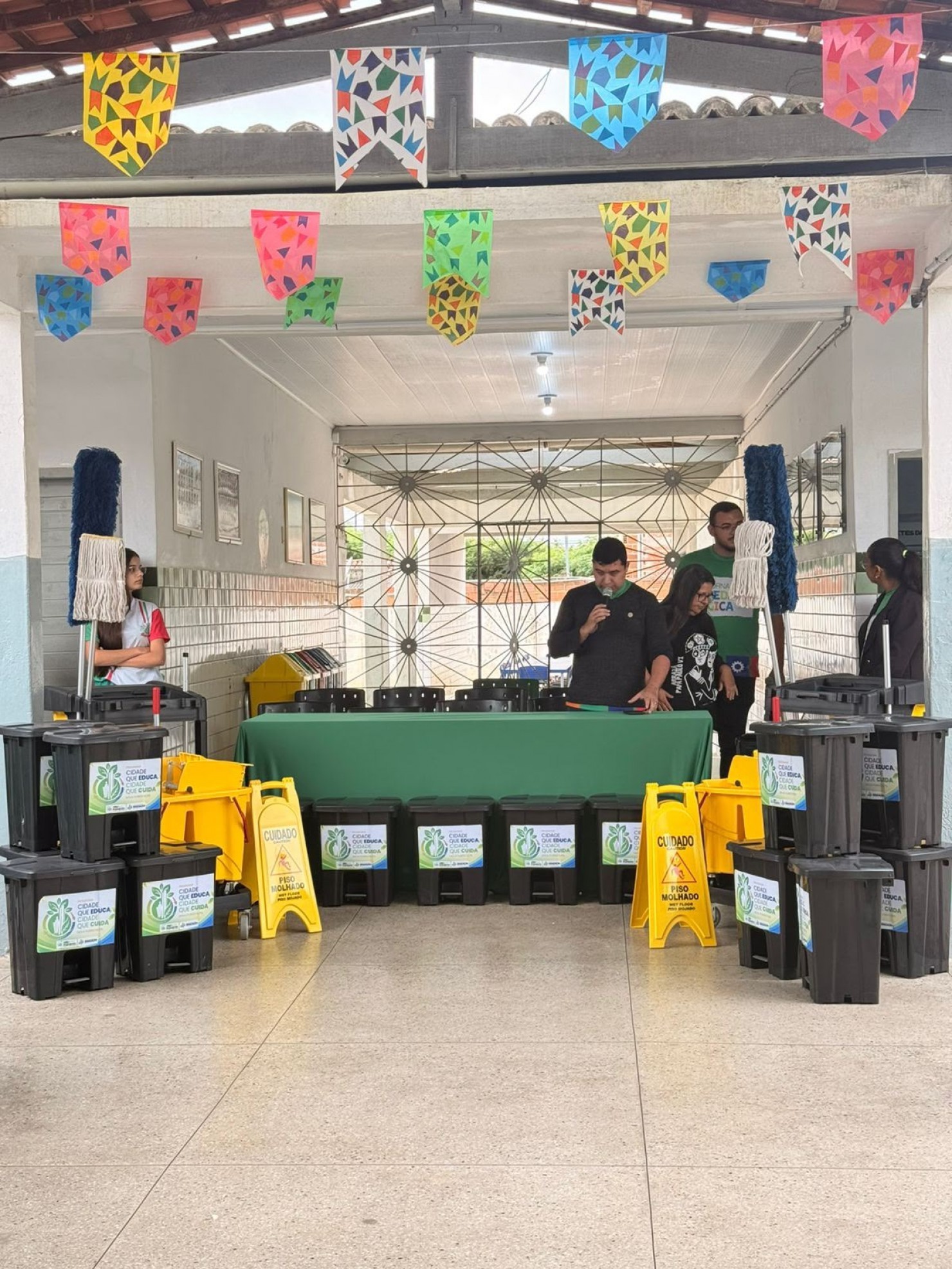 Prefeitura de Nova Floresta apresenta programa “Cidade que Educa, Cidade que Cuida” à rede municipal de ensino