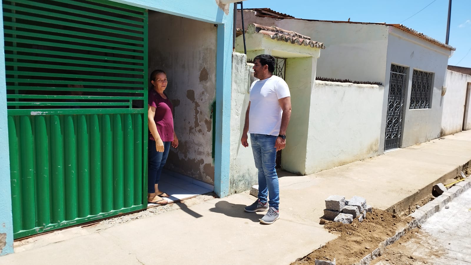 Prefeito Jarson acompanha obras de pavimentação da rua Antônio André dos Santos