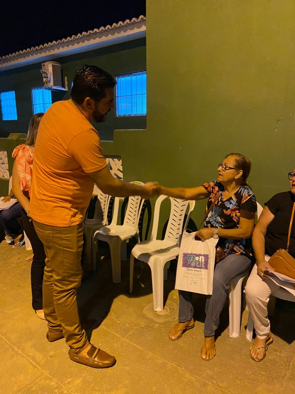 Prefeitura de Nova Floresta disponibiliza caminhão amigo do peito para exames de mamografia.