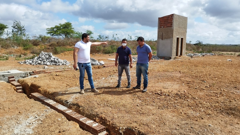 Prefeito Jarson acompanha obras de construção do Galpão de Reciclagem