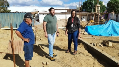 Prefeito Jarson acompanha obras de construção da Escola Deputado José Pereira