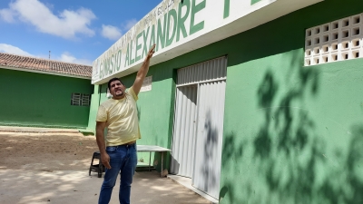 Prefeito Jarson acompanha início da substituição da cobertura metálica no Ginásio Alexandre Pereira Lima
