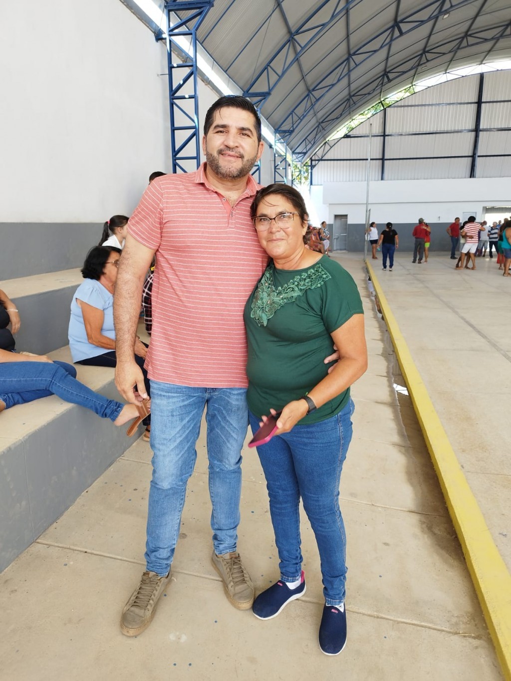 Prefeitura de Nova Floresta realiza Forró dos Idosos especial de Dia dos Pais e entrega fardamentos