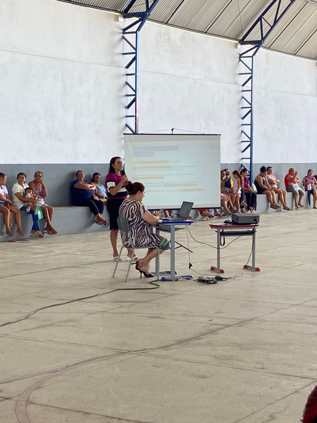 Prefeitura de Nova Floresta realiza reunião voltada para os Beneficiários do Programa Bolsa Família.