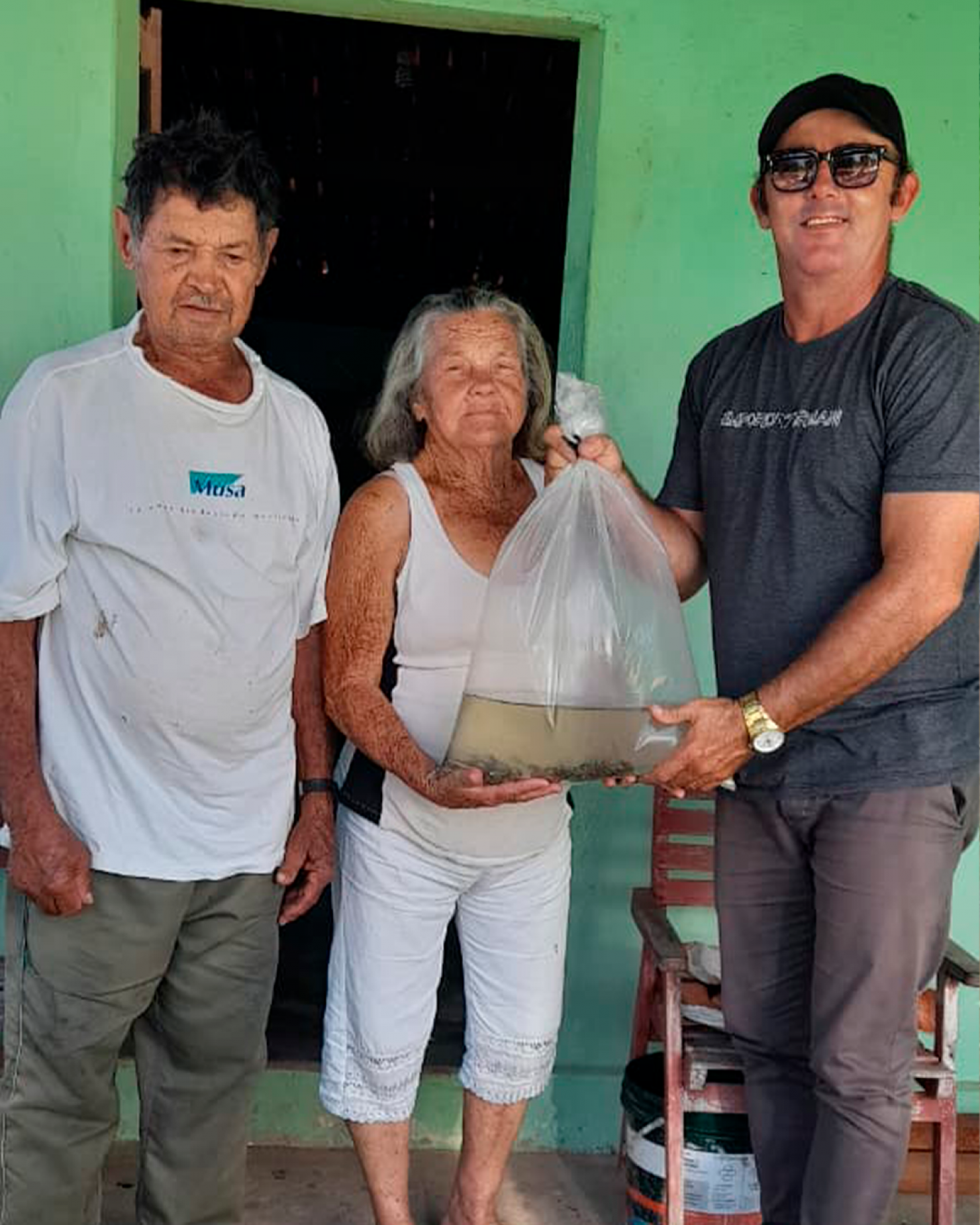 Secretaria de Agricultura de Nova Floresta realiza entrega de 10 mil alevinos a produtores do município