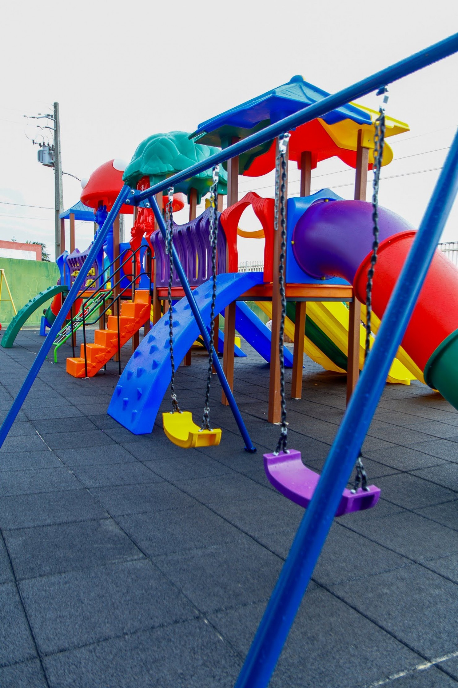 Creche Jéssica Dantas recebe novo playground para atividades lúdicas e recreativas