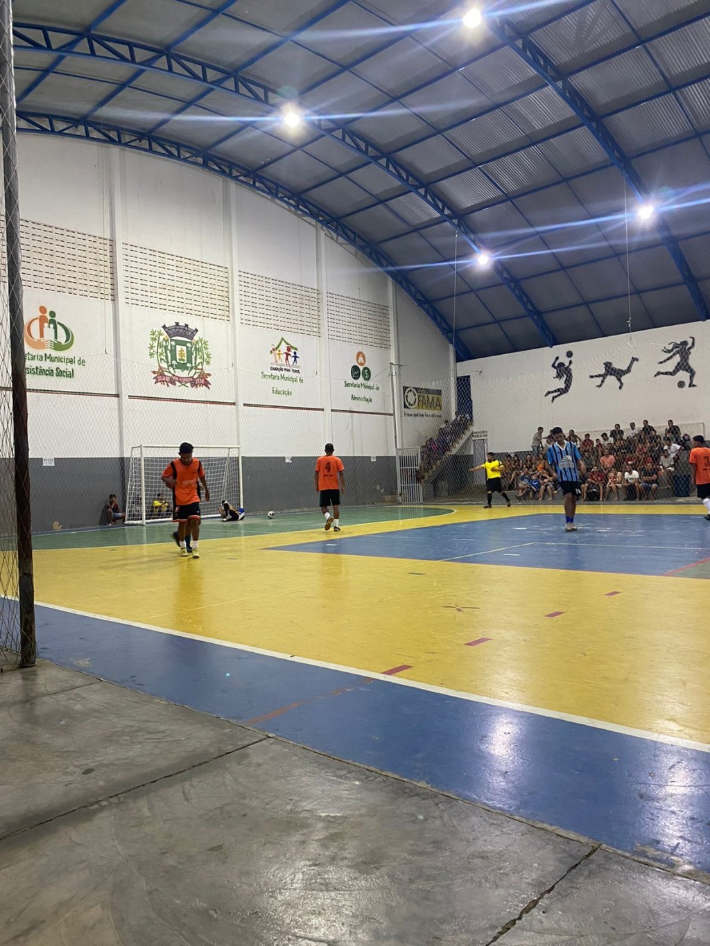 Prefeitura Municipal de Nova Floresta realizou na última Sexta (19), a abertura do Campeonato Municipal de Futsal 1ª e 2ª Divisão