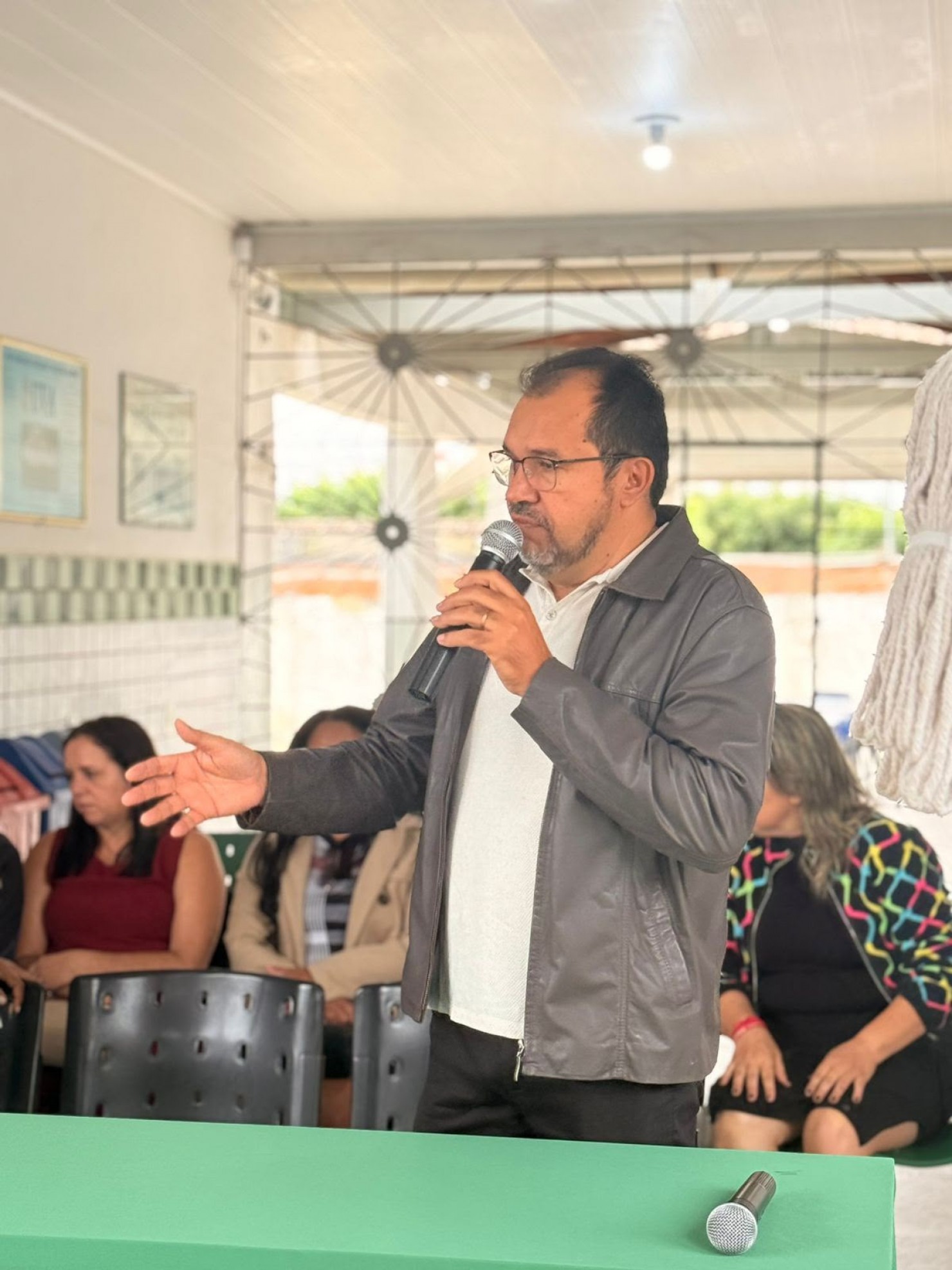 Prefeitura de Nova Floresta apresenta programa “Cidade que Educa, Cidade que Cuida” à rede municipal de ensino