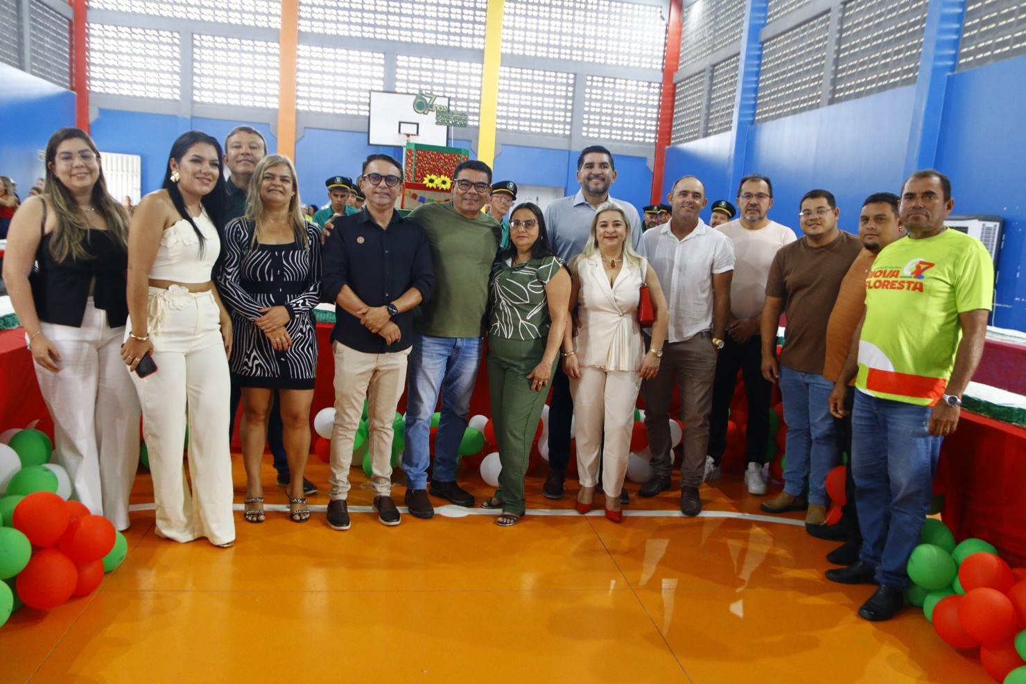 Nova Floresta celebra 67 anos com alvorada festiva e corte do tradicional bolo gigante
